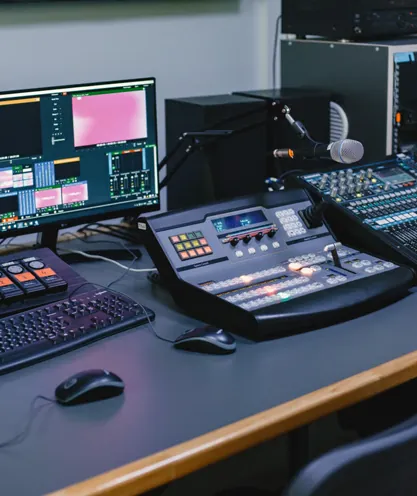Broadcast mixing console